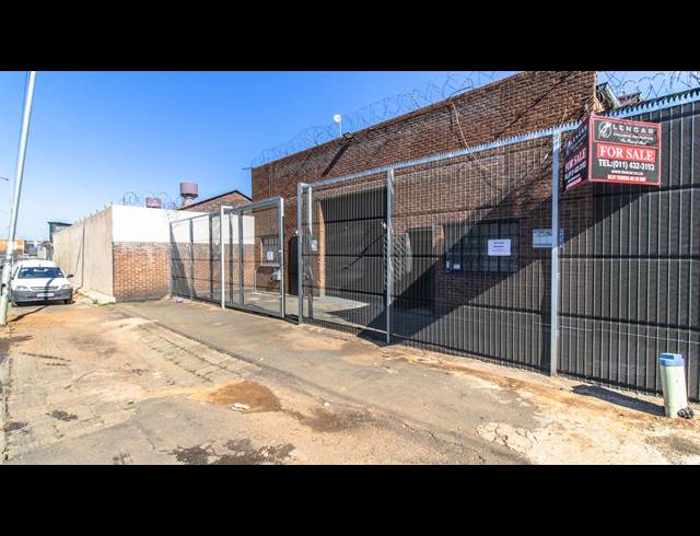 495M² FACTORY FOR SALE IN BOOYSENS